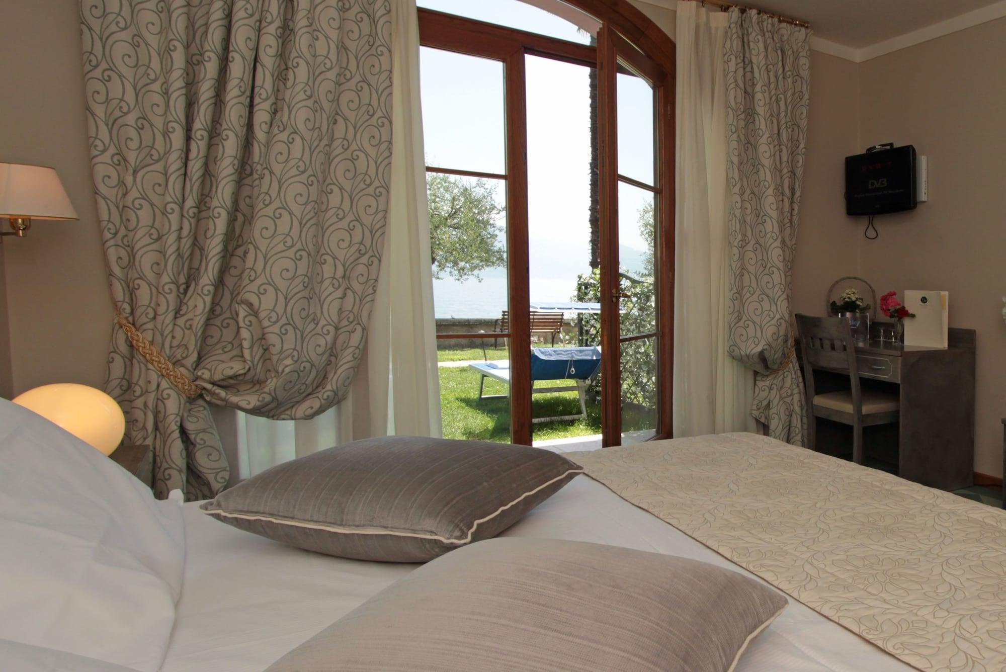 Hotel Villa Maria Au Lac - Estella Hotels Italia 토스콜라노마데노 외부 사진