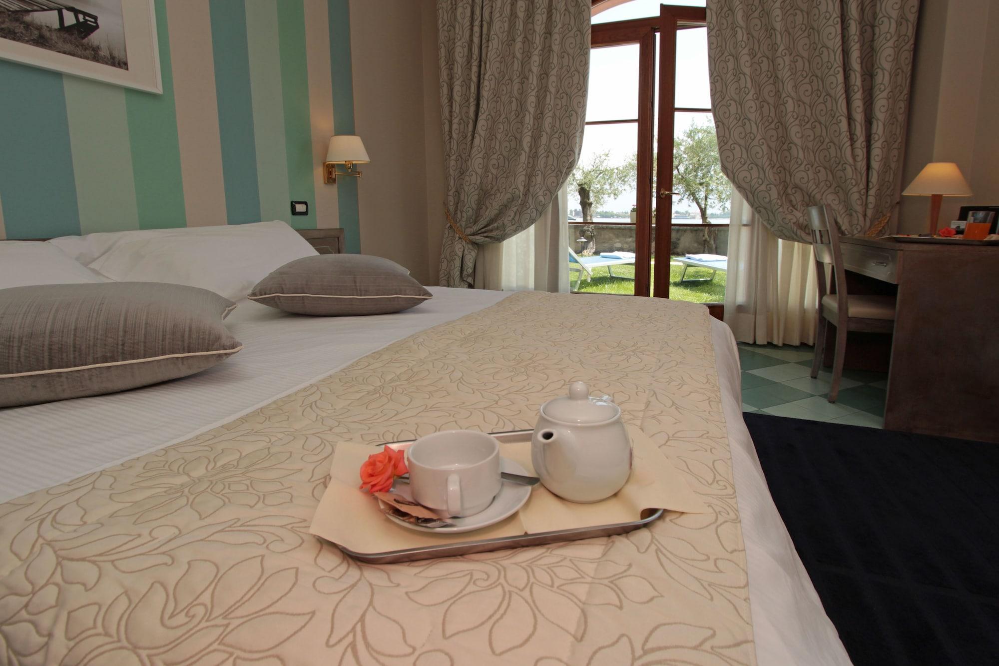 Hotel Villa Maria Au Lac - Estella Hotels Italia 토스콜라노마데노 외부 사진