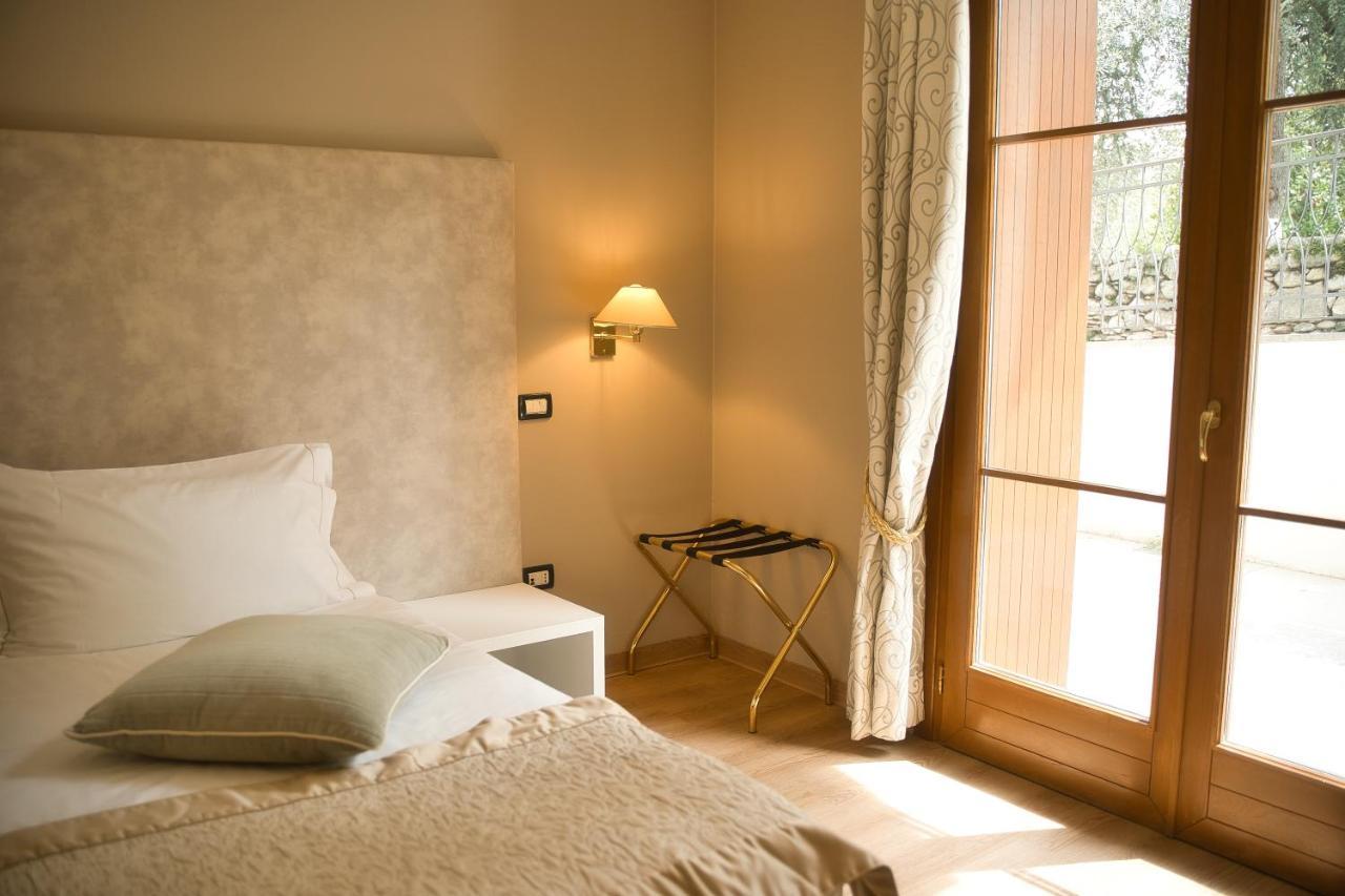 Hotel Villa Maria Au Lac - Estella Hotels Italia 토스콜라노마데노 외부 사진