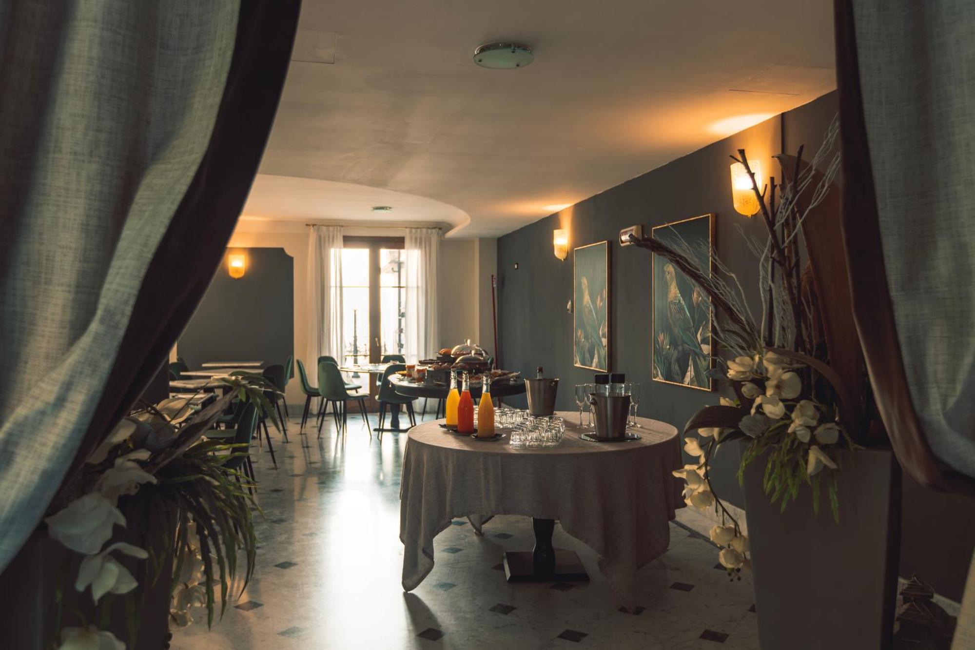 Hotel Villa Maria Au Lac - Estella Hotels Italia 토스콜라노마데노 외부 사진