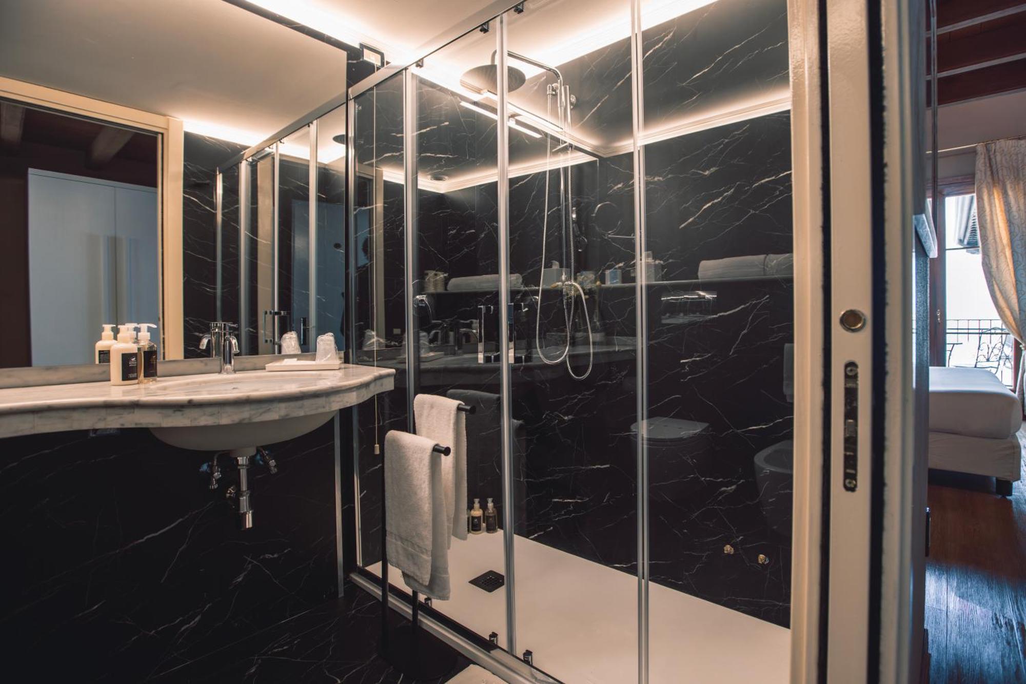 Hotel Villa Maria Au Lac - Estella Hotels Italia 토스콜라노마데노 외부 사진